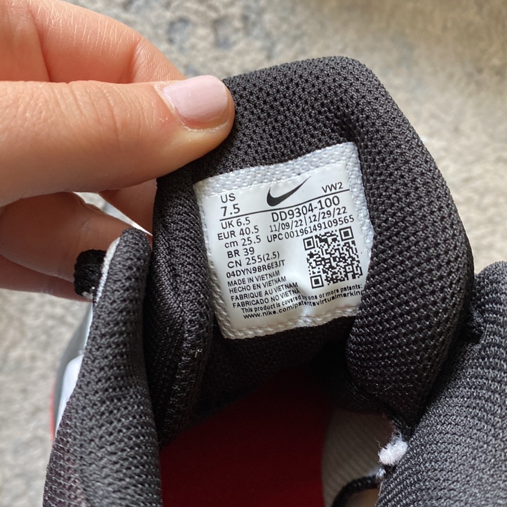 Nike Dynamic White and Red Sneakers - Picture 5 of 5